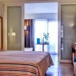 Blaues Meer Strand Familienzimmer ein Schlafzimmer