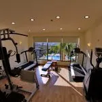 Fitnessstudio am blauen Meer