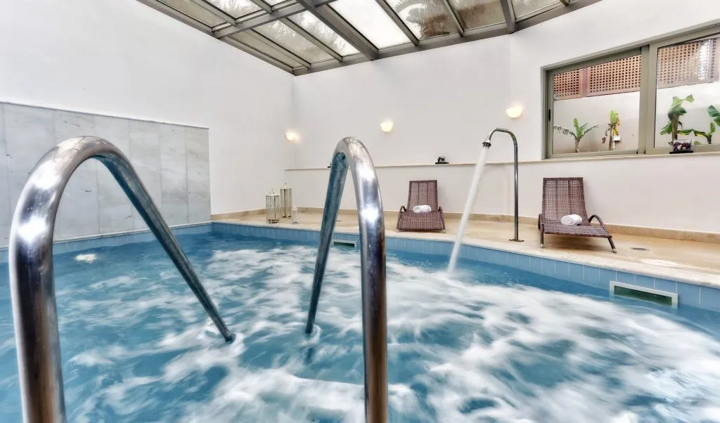 Blaues Meer Strand Hallenbad Jacuzzi