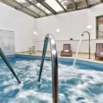 Blaues Meer Strand Hallenbad Jacuzzi