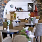 Lobby-Bar am Strand des Blauen Meeres