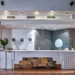 Empfang am blauen Meer