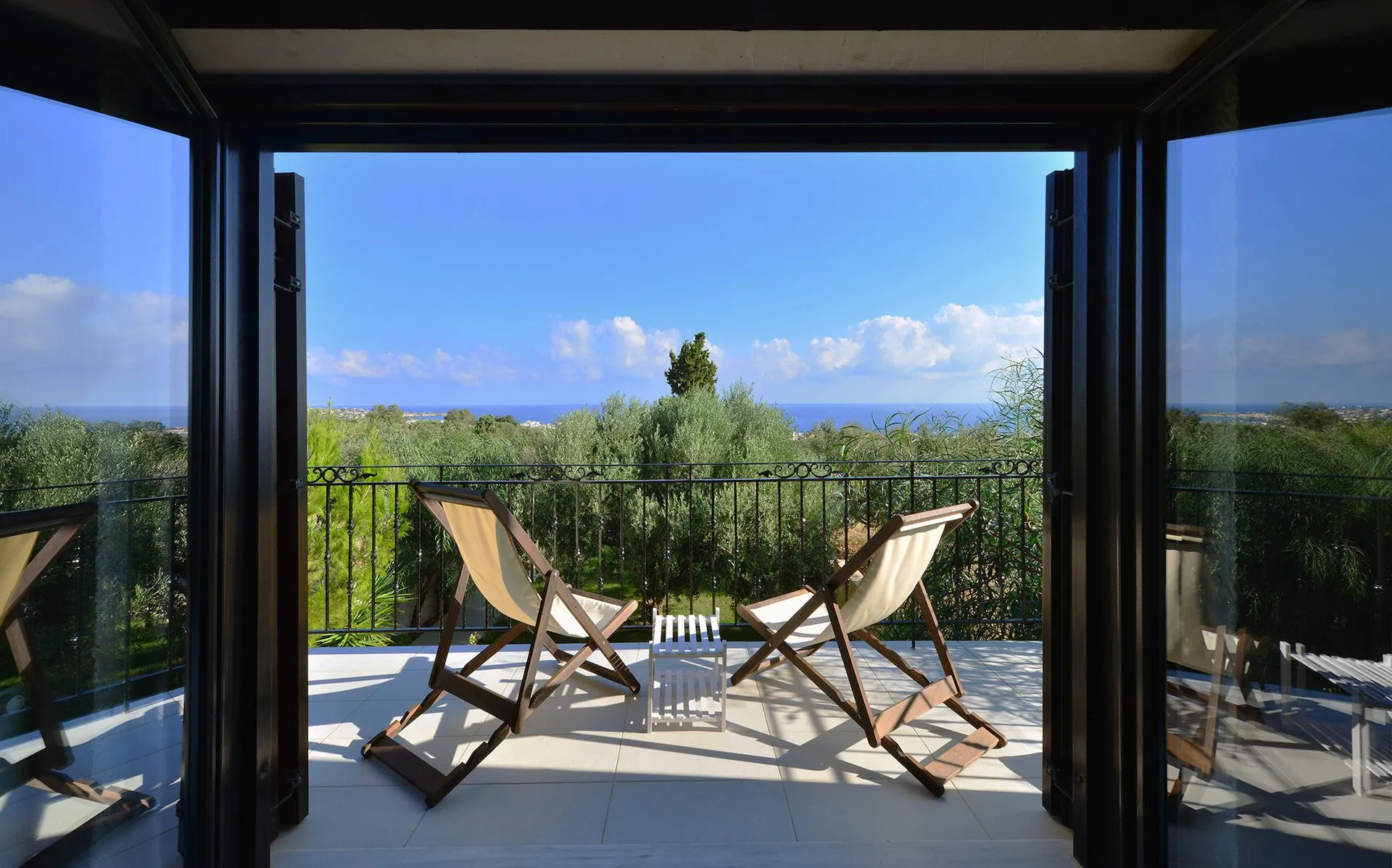Bohemian blue crete