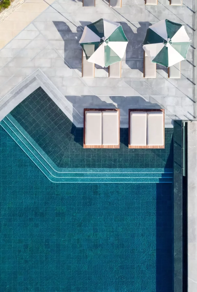 Dc mainpool ocean closeup