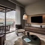 Domes of elounda premium suite wohnzimmer