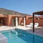 Die Kuppeln des Schwimmbads von Elounda