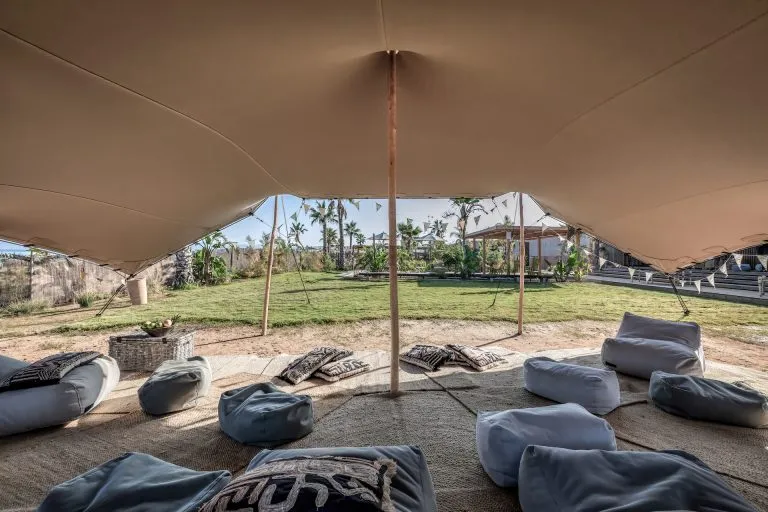 Domes zeen outdoor area