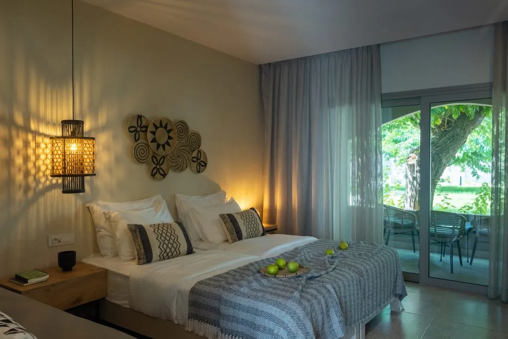 Eliros Superior-Doppelzimmer mit Gartenblick