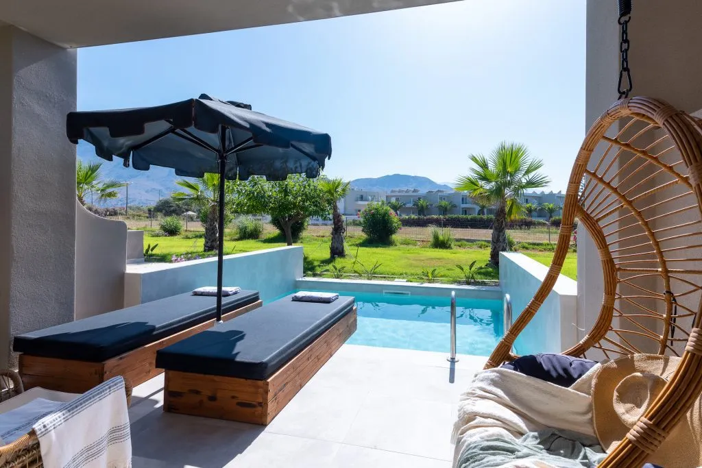 Eliros Superior-Doppelzimmer mit privatem Pool