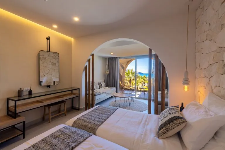 Eliros superior double room sea view front row