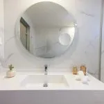 Eliros Superior-Doppelzimmer mit seitlichem Meerblick