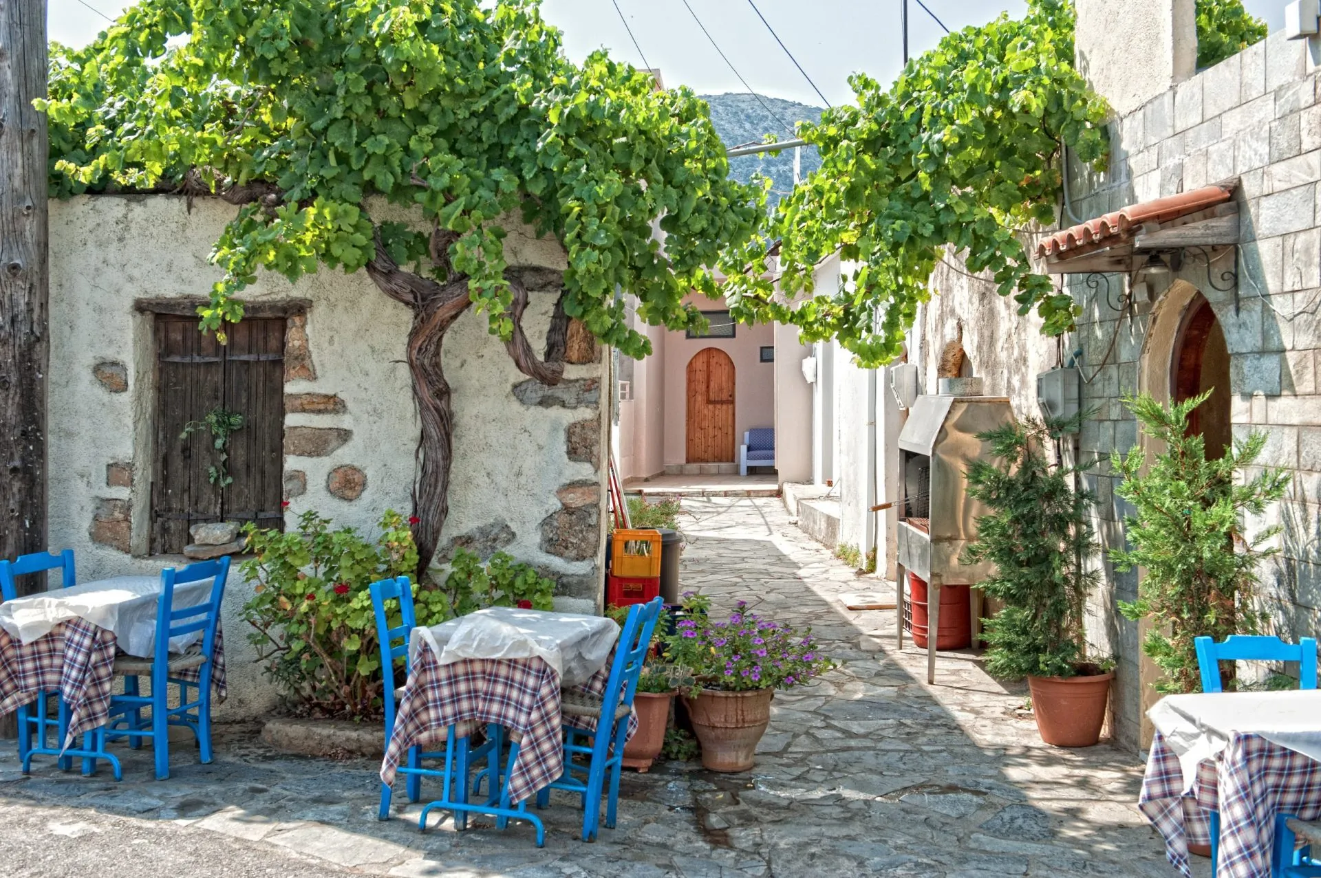 Romantic crete lunch setting