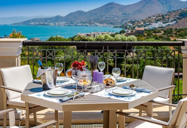 Romantic crete table setting